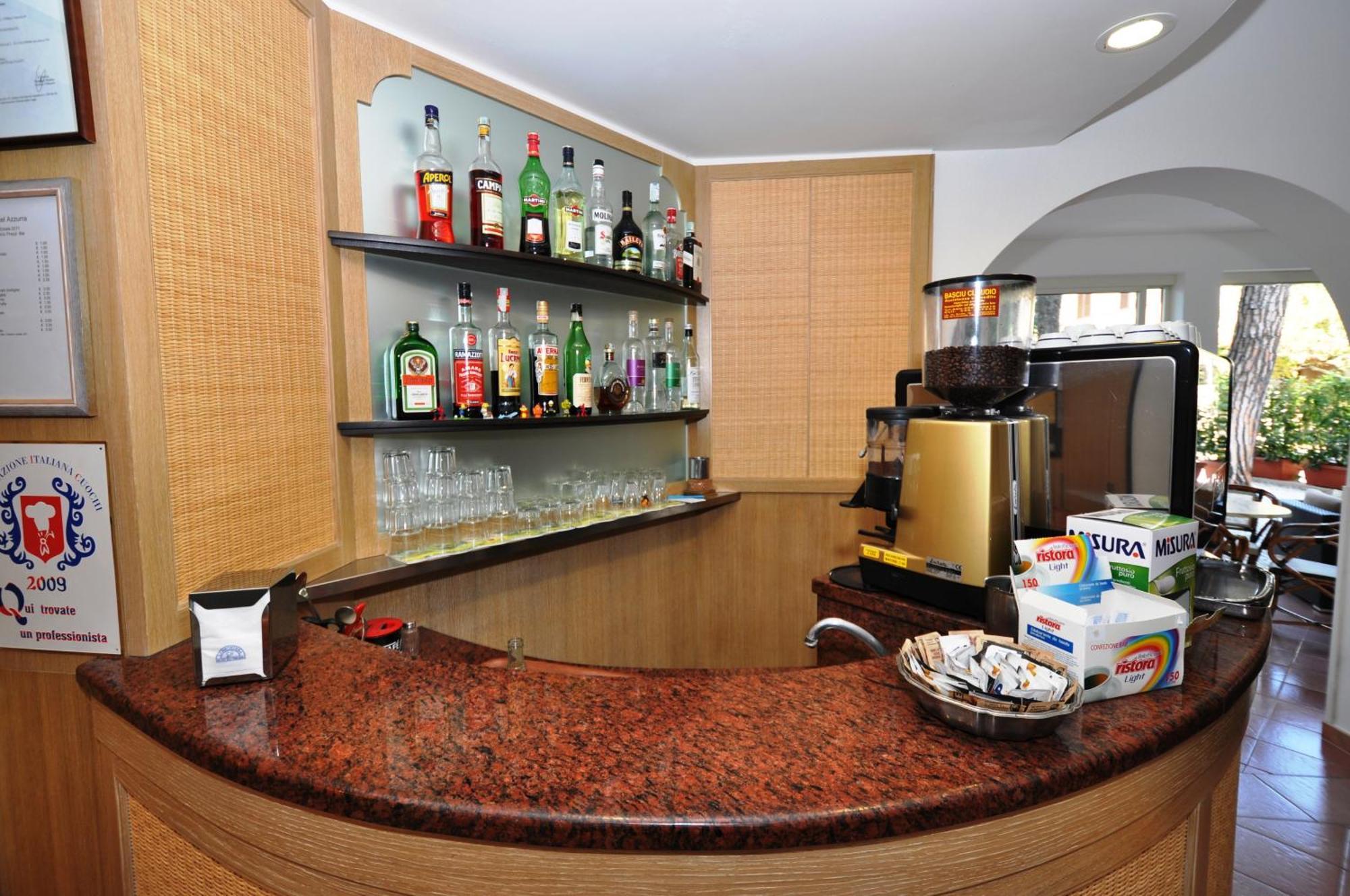 阿苏拉酒店 马里纳-迪-皮特拉桑塔 外观 照片