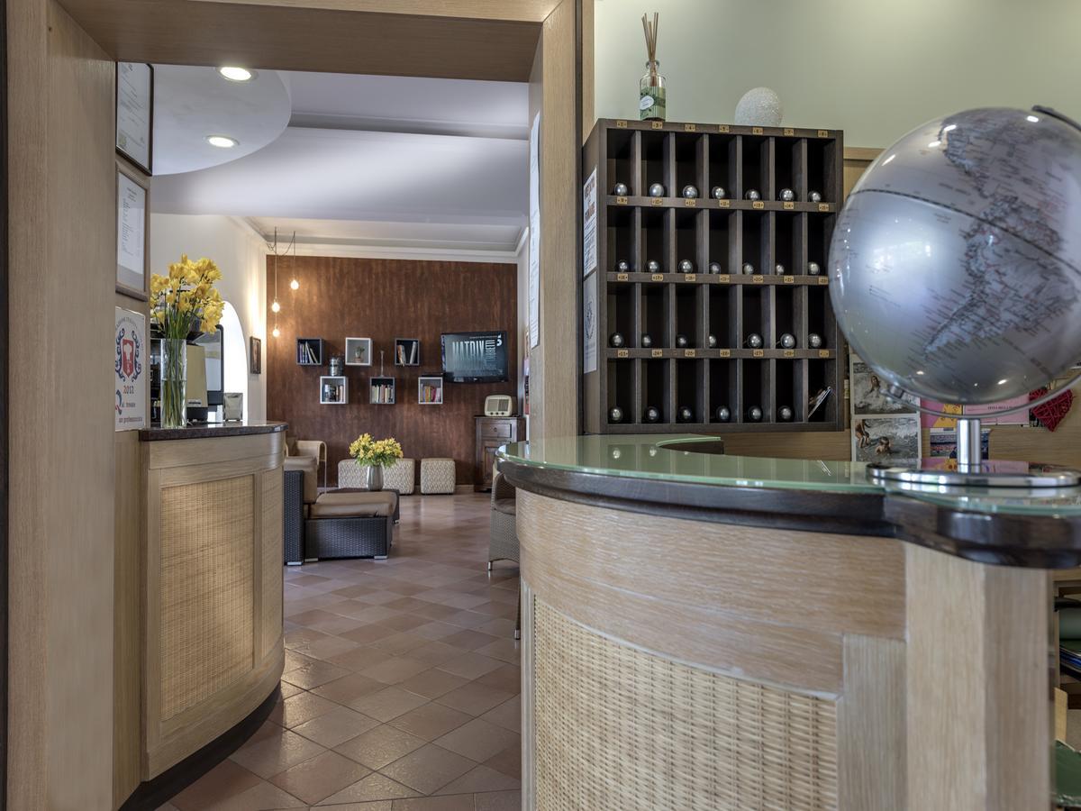 阿苏拉酒店 马里纳-迪-皮特拉桑塔 外观 照片